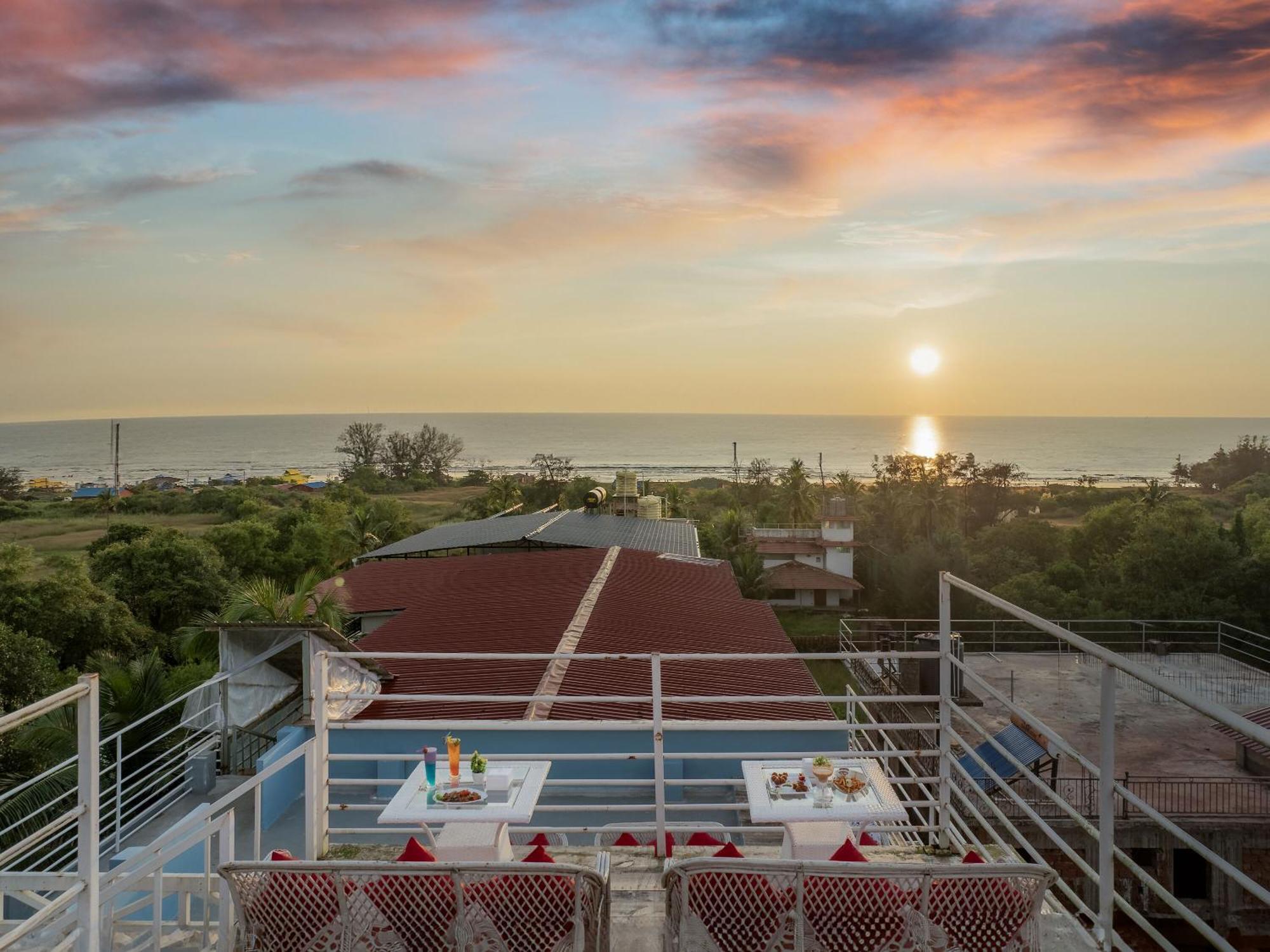 Echor Samara Morjim Goa Sea View Restro Hotel Buitenkant foto